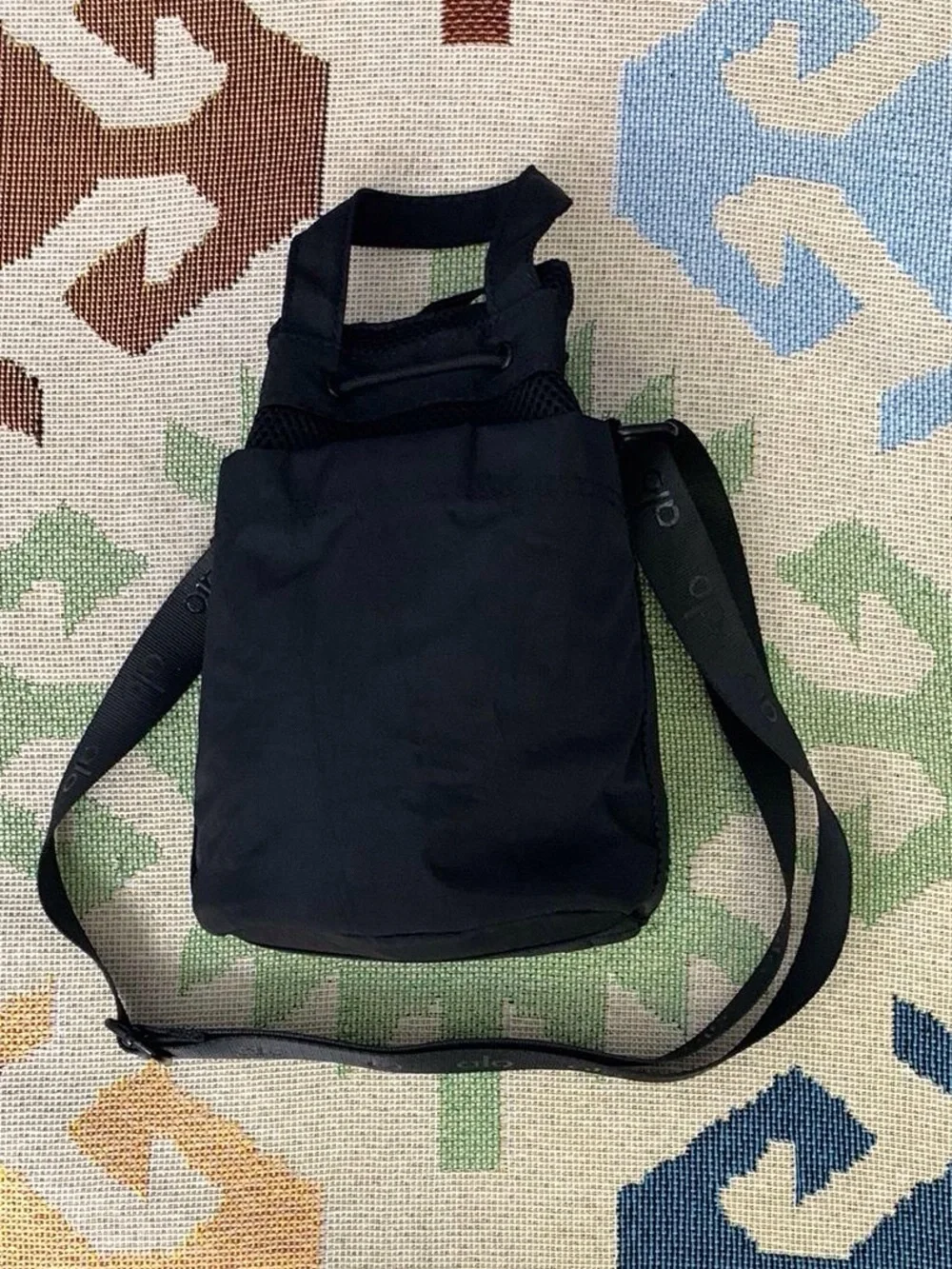 🤩ALO Yoga Black Drawstring Crossbody Bag with Branded Strap